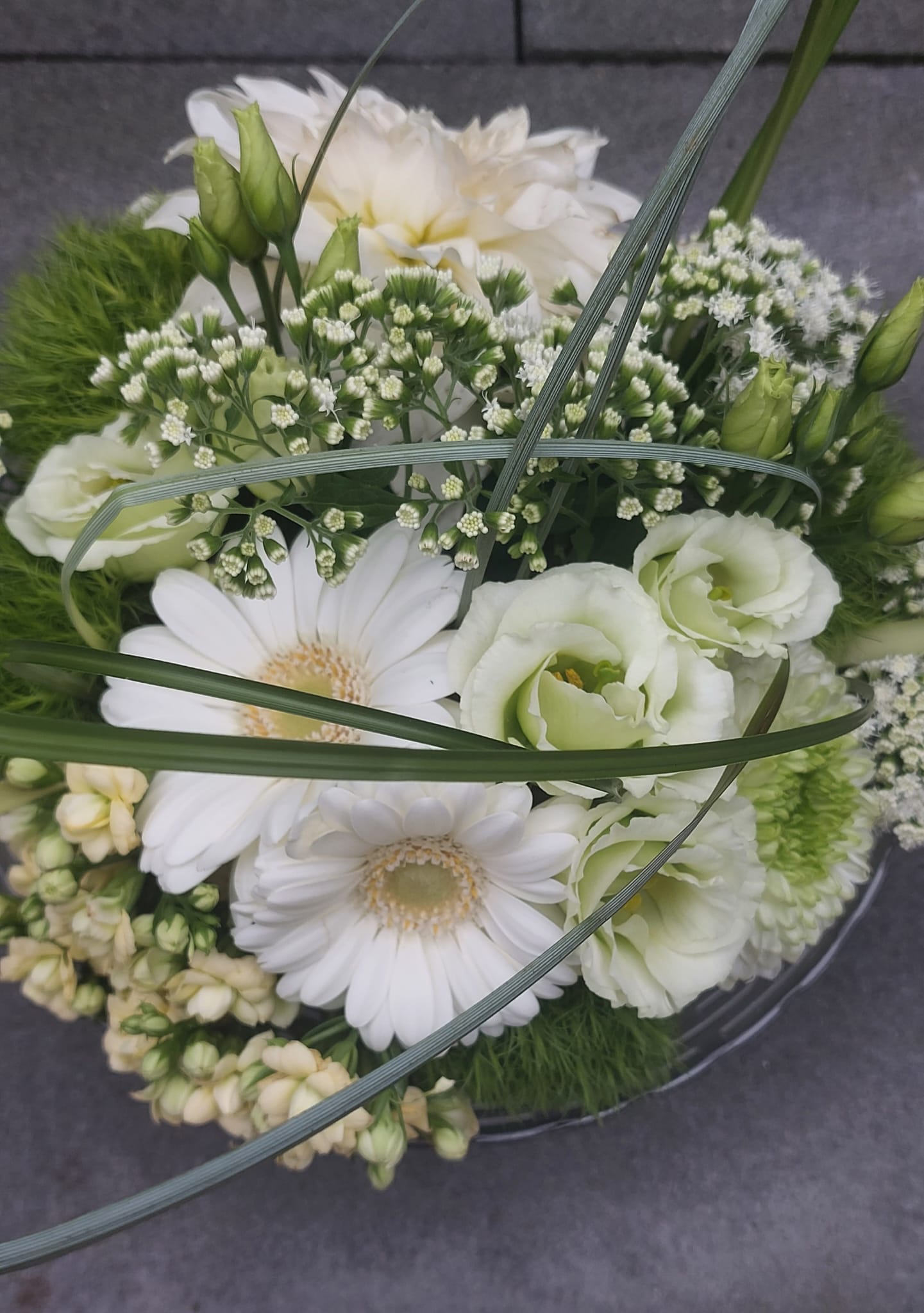 witbloemstuk de gerberas